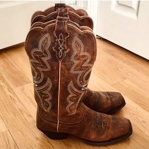 Offers welcomed! Justin cow boy boots size 7.5